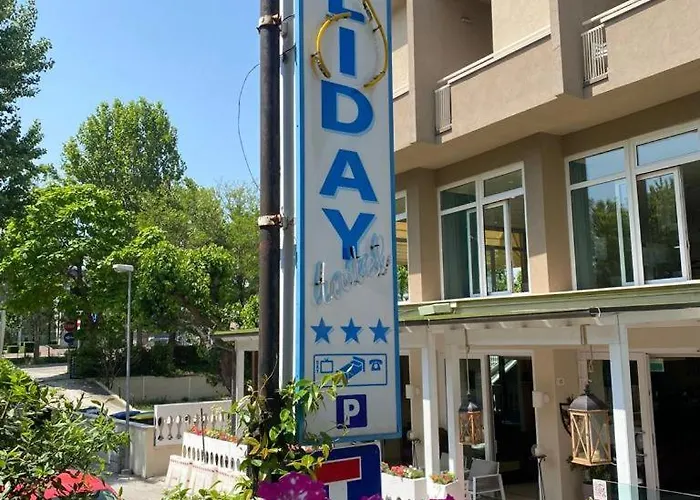 Hotel Holiday فندق 3*