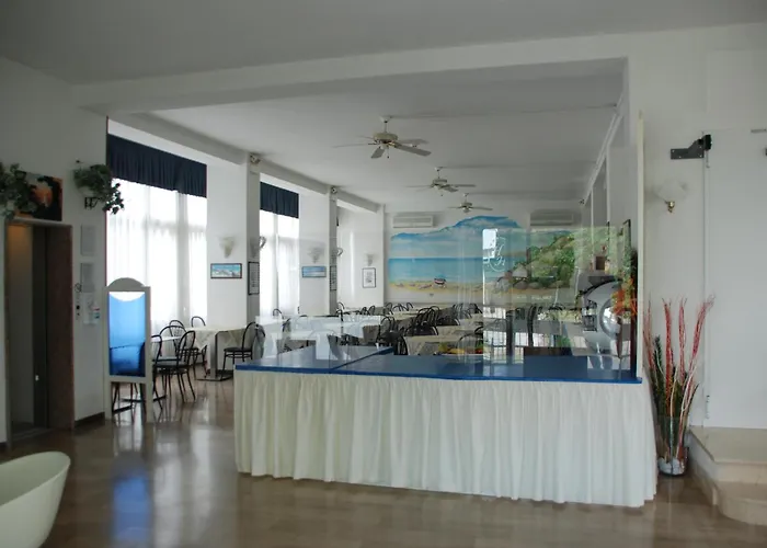 فندق Hotel Holiday